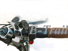 Правая рукоятка с ручкой газа на складном электровелосипеде 2Р 500