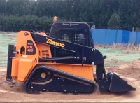 Погрузчик BAWOO BTL400 с бортовым поворотом