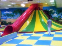 Скалодром «Вулкан» с горкой трубой