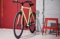 The Golf Pure Fix. Бежевая глянцевая рама, чёрные обода