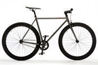 The Sierra Pure Fix. Неокрашенная рама с глянцевым блеском и черные обода.